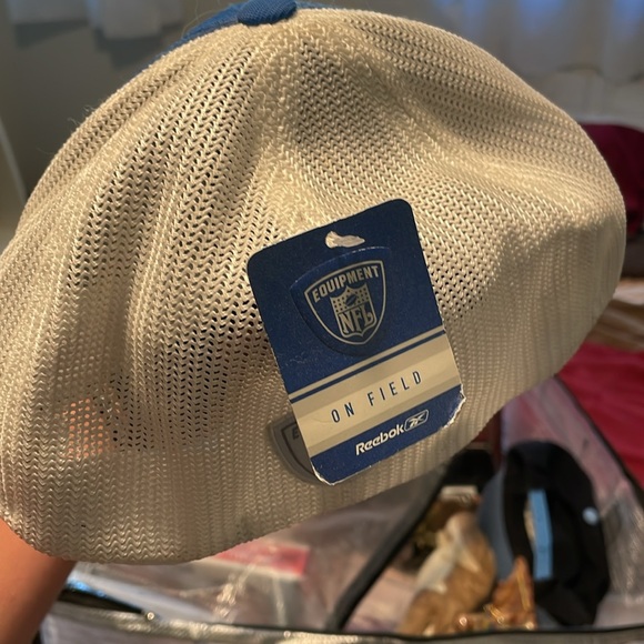 Signed colts Payton manning hat - Picture 2 of 3